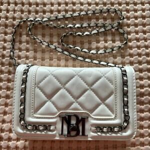 Badgley Mischka White Quilted Vegan Leather Crossbody Bag Gunmetal Hardware 7x5